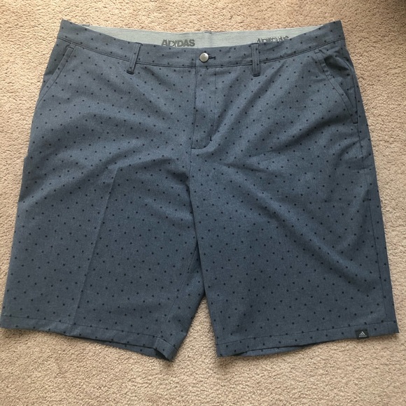 Adidas Golf Shorts NWOT Size 42 - Picture 1 of 3